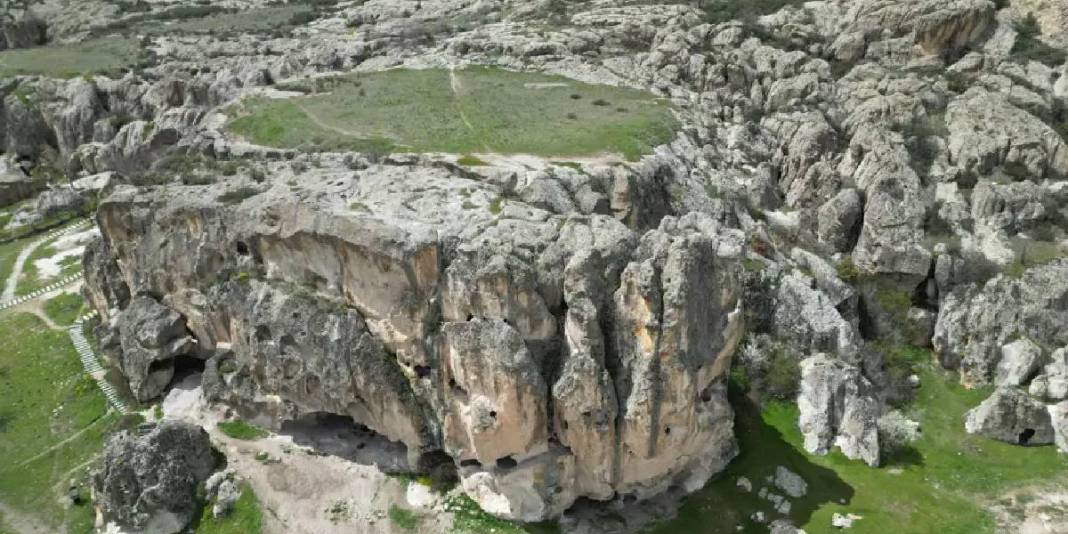 3.000 yıllık tarihe ziyaretler başladı: Açık hava müzesini andırıyor, ziyaretçiler akın ediyor 1